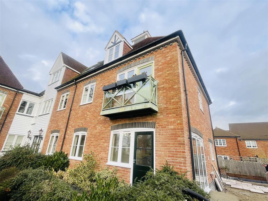 2 bed flat to rent in Bridewell Lane, 10 Jubilee Apartments, Tenterden TN30, £1,650 pcm