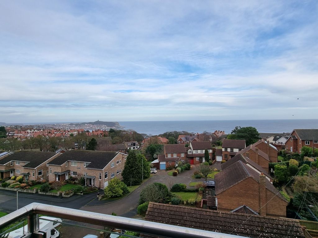 2 bed flat to rent in Flat 3, 80 Filey Road, Scarborough YO11, £725 pcm