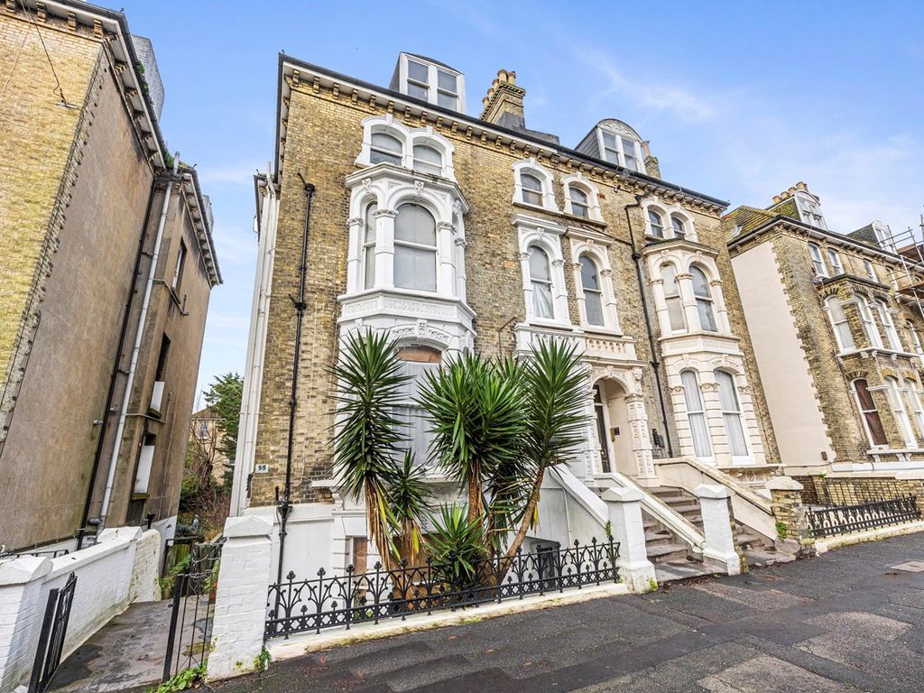 Studio to rent in Tisbury Road, Hove BN3, £950 pcm