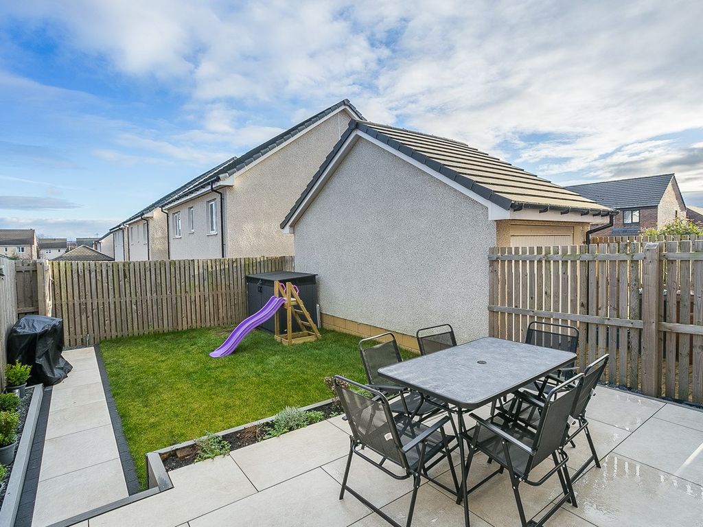 3 bed town house for sale in Carter Drive, Gilmerton, Edinburgh EH17, £285,000