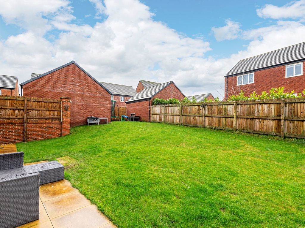 5 bed detached house for sale in Sandalwood Drive, Carlisle CA2, £330,000