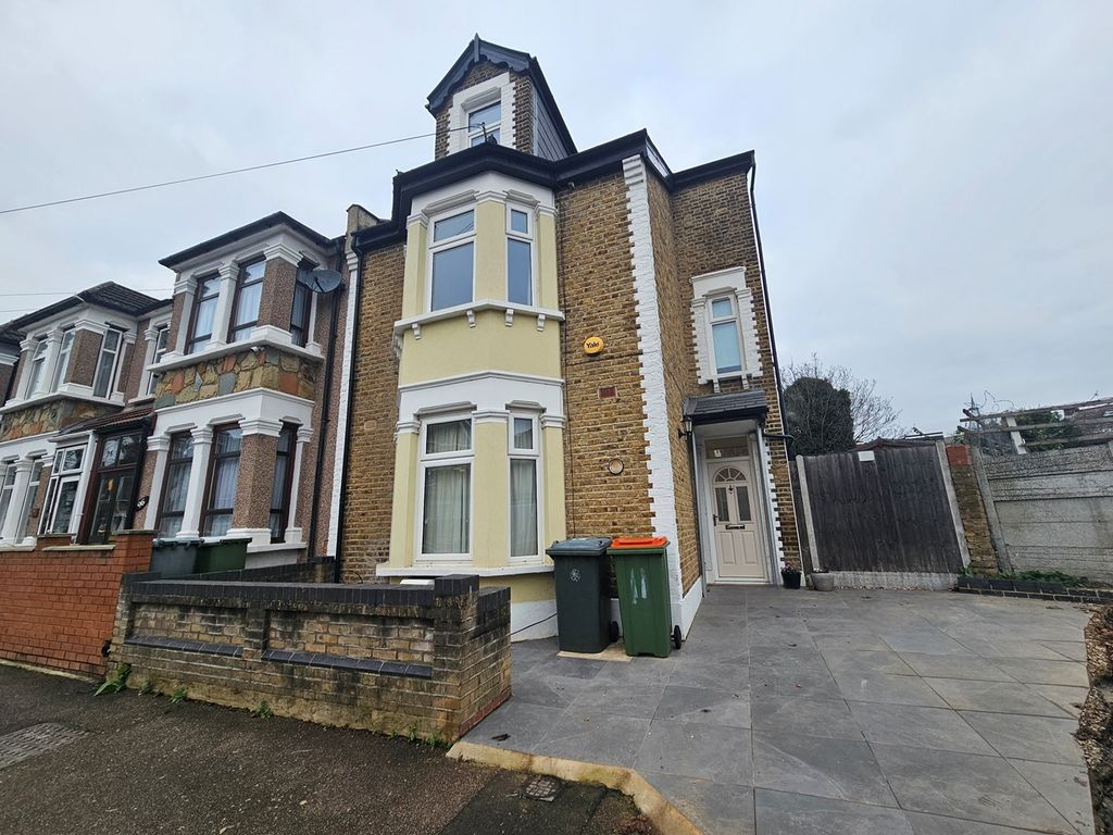 5 bed end terrace house for sale in Rosebery Avenue, Manor Park, London E12, £625,000