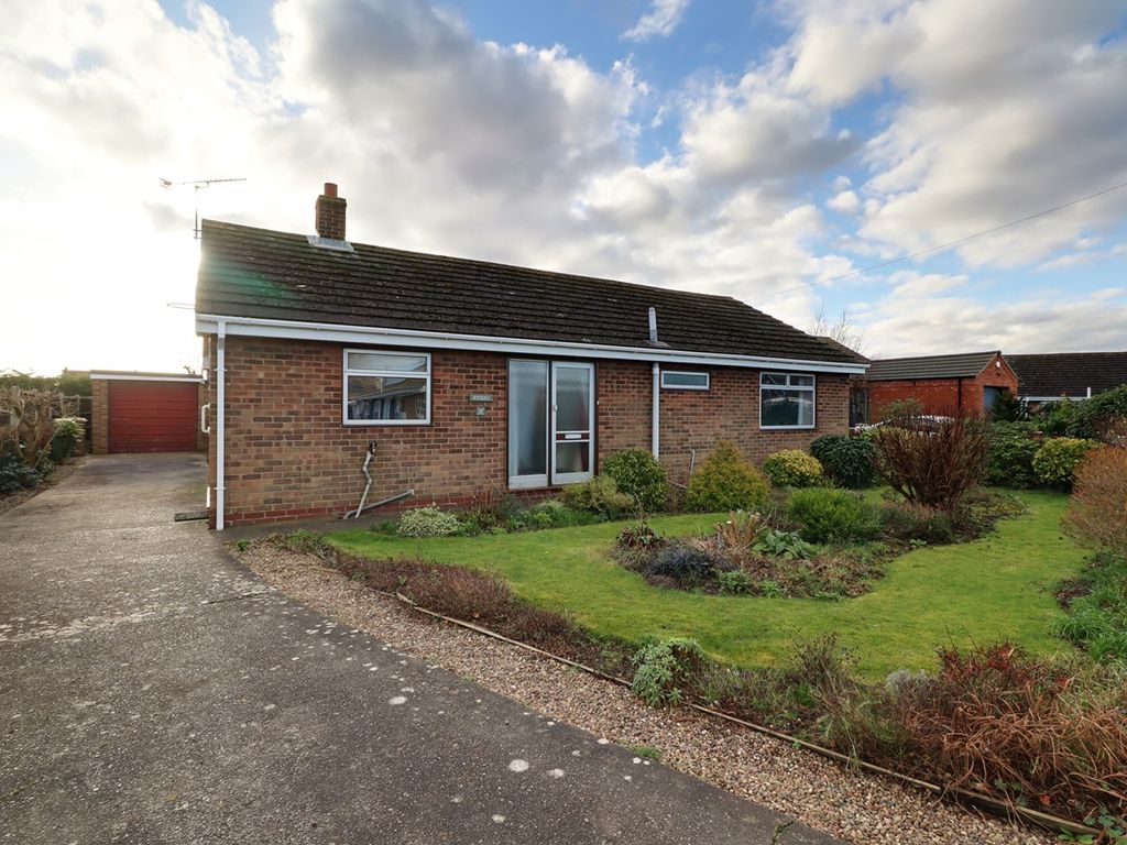 3 bed bungalow for sale in Southfield Close, Belton DN9, £245,000