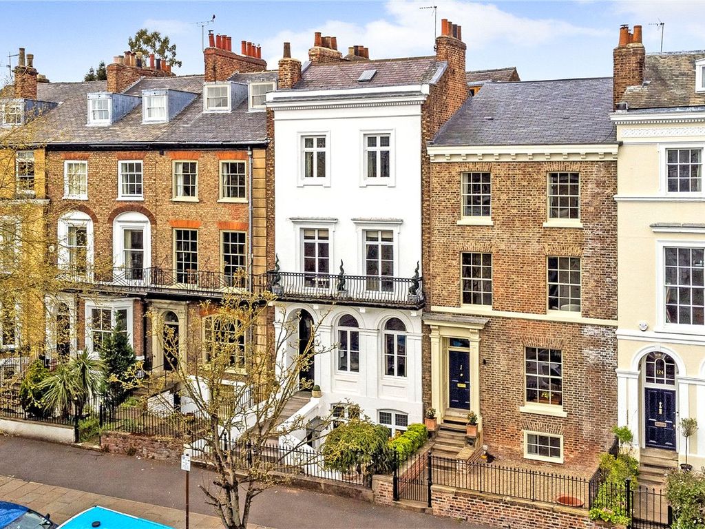 3 bed flat for sale in The Mount, York YO24, £595,000