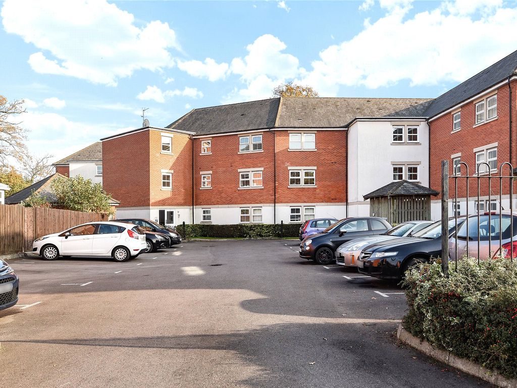 2 bed flat to rent in Rossby, Shinfield, Berkshire RG2, £1,350 pcm