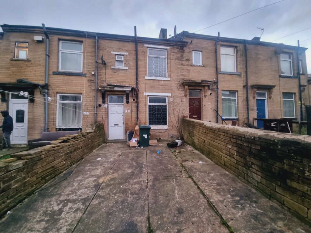 1 bed terraced house for sale in Jarratt Street, Bradford BD8, £65,000