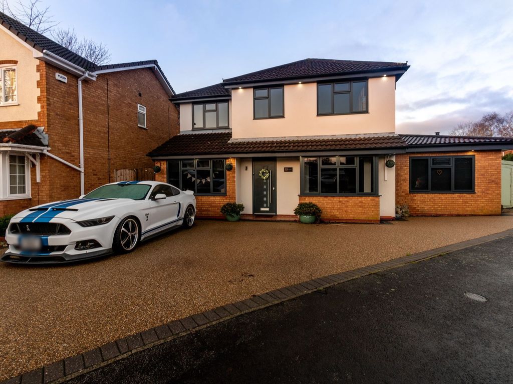 4 bed detached house for sale in Wiltshire Close, Woolston WA1, £480,000