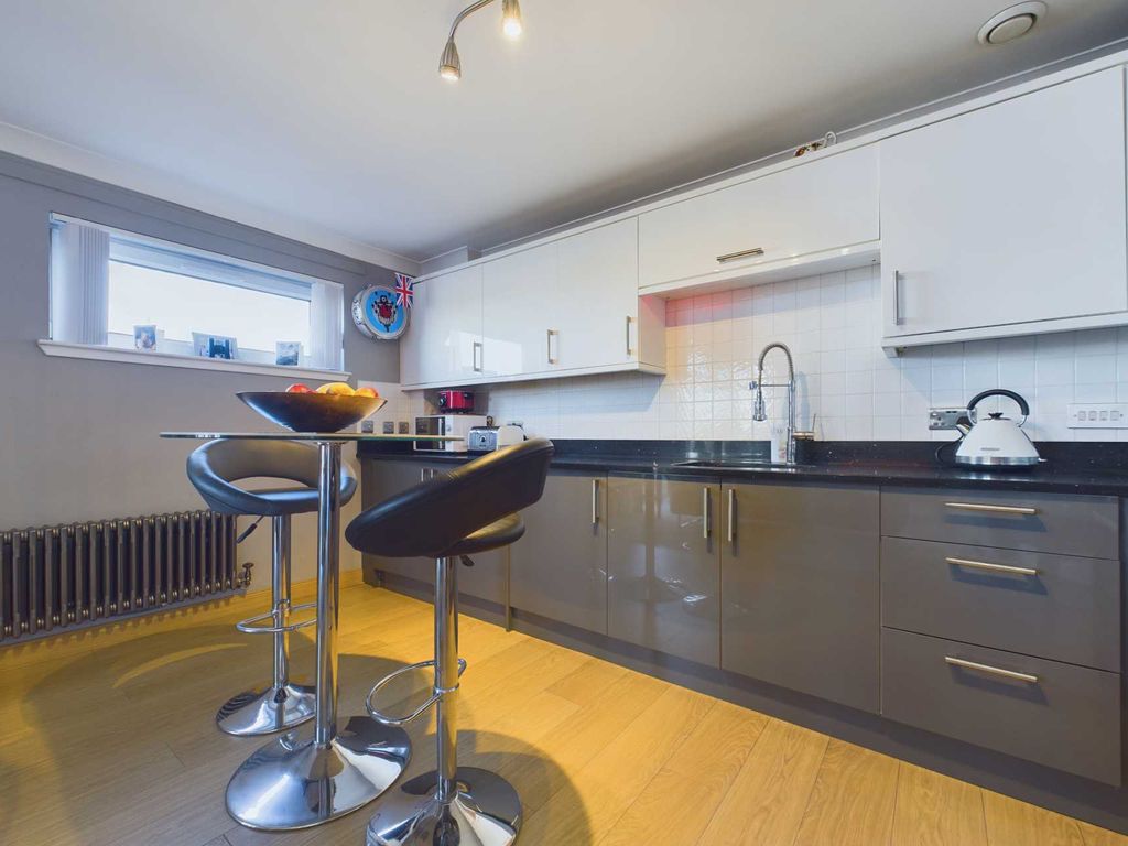 3 bed flat for sale in Campbell Close, Hamilton ML3, £155,000