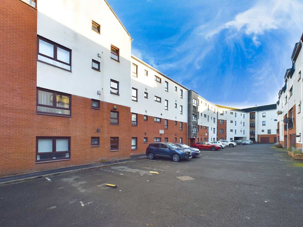 3 bed flat for sale in Campbell Close, Hamilton ML3, £155,000