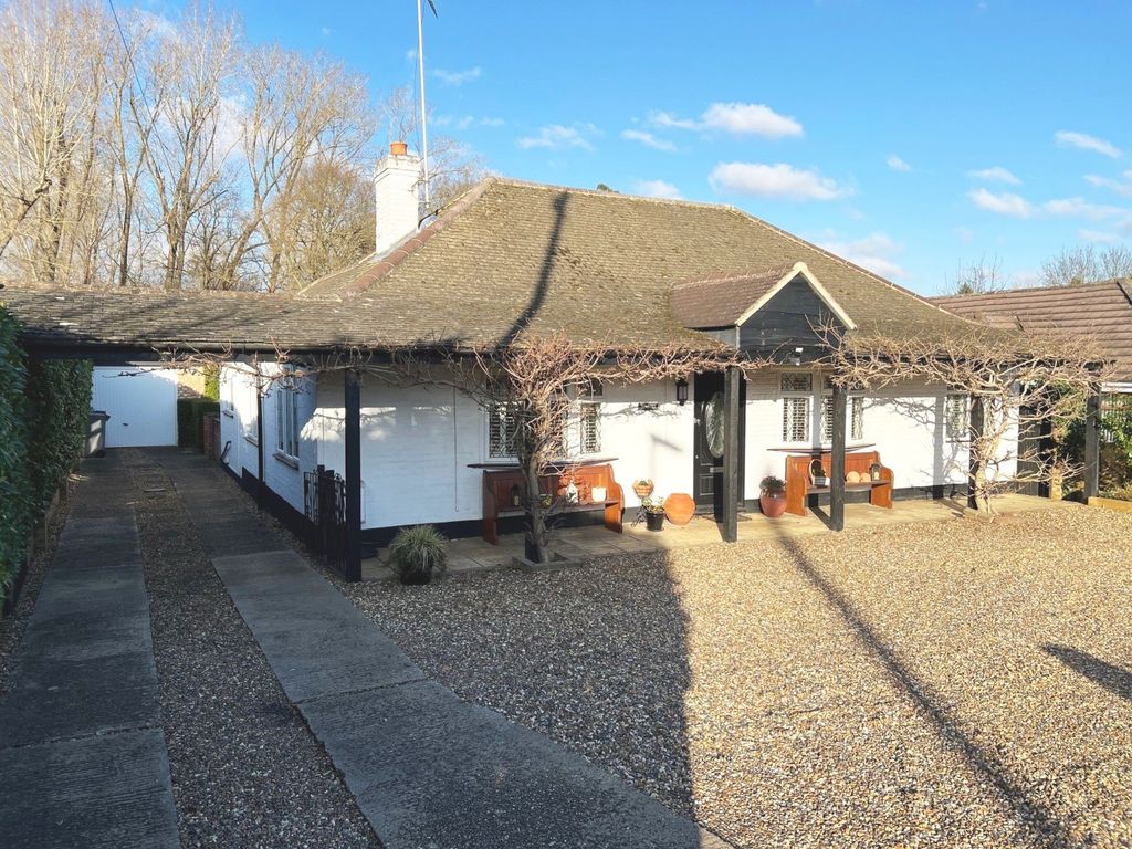 3 bed detached bungalow for sale in Sandhills Lane, Virginia Water, Surrey GU25, £900,000