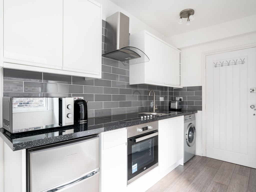 Studio to rent in Haverstock Hill, London NW3, £1,100 pcm