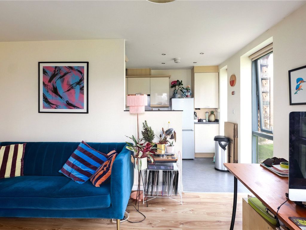 2 bed flat for sale in Ellington House, 148 Southwold Road, London E5, £460,000