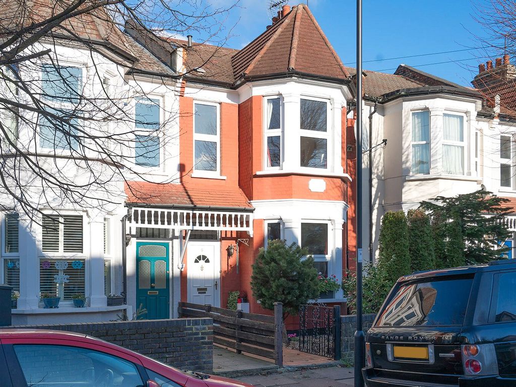 4 bed detached house for sale in York Road, London N11, £895,000