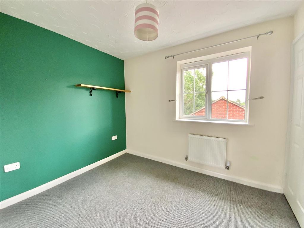 2 bed end terrace house for sale in Foxholes Close, Deanshanger, Milton Keynes MK19, £269,500