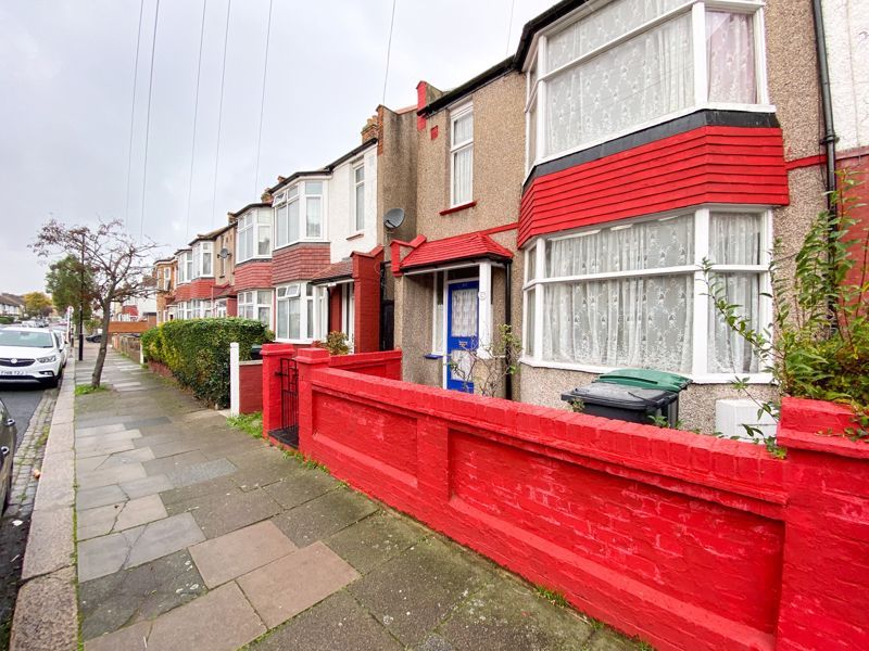 3 bed end terrace house for sale in Higham Road, London N17, £525,000