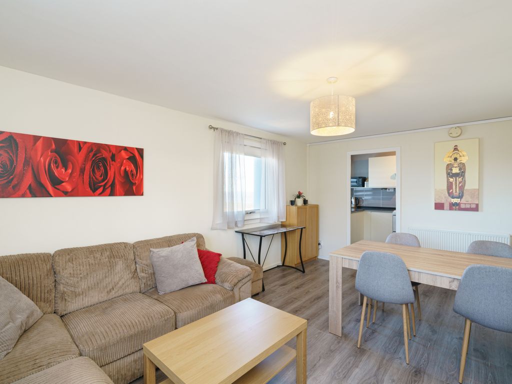 2 bed flat for sale in Regent Court, Aberdeen AB24, £58,000