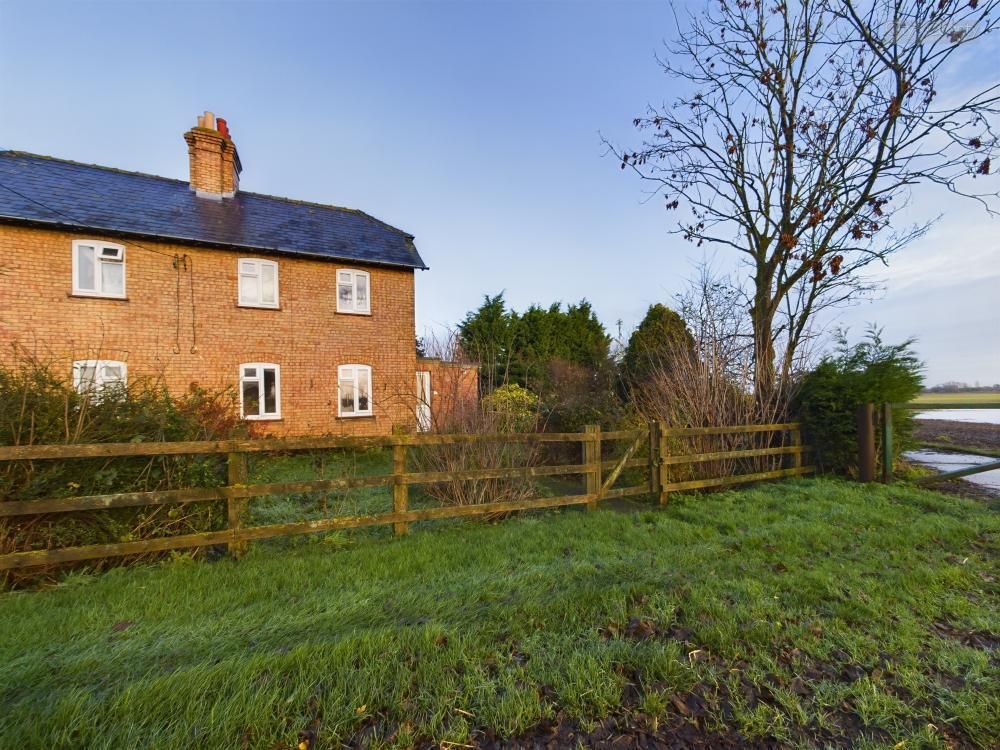 3 bed cottage for sale in Postland, Crowland, Peterborough PE6, £215,000
