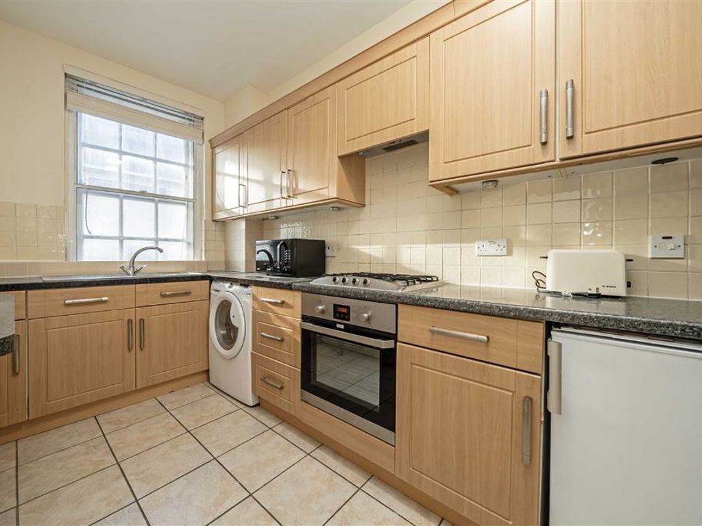 3 bed flat to rent in Great Cumberland Place, London W1H, £4,000 pcm