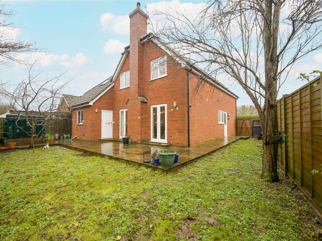 3 bed detached house for sale in Hindon Road, Dinton, Salisbury SP3, £535,000