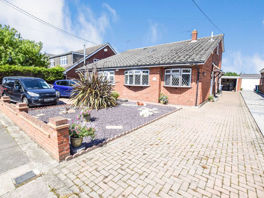 3 bed property for sale in Hillcrest Road, Horndon-On-The-Hill SS17, £525,000