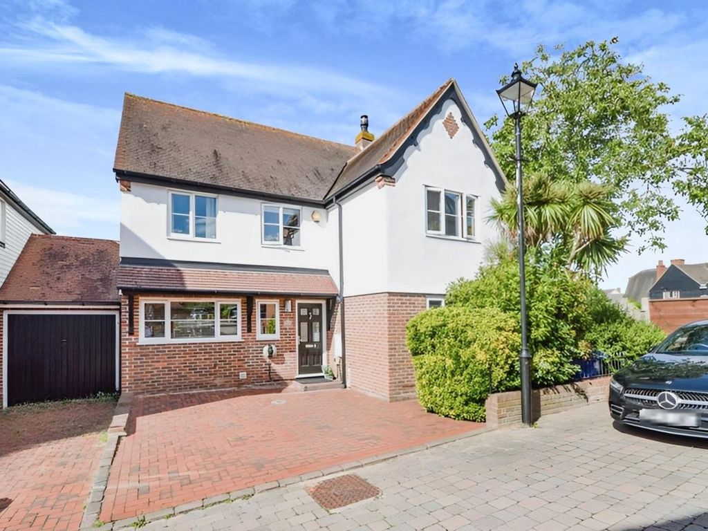 4 bed detached house for sale in Romagne Close, Horndon-On-The-Hill SS17, £650,000