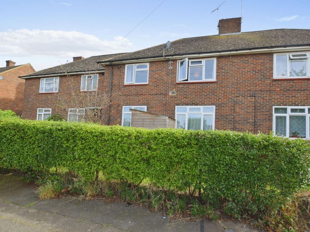 1 bed flat for sale in Alwen Grove, South Ockendon RM15, £180,000