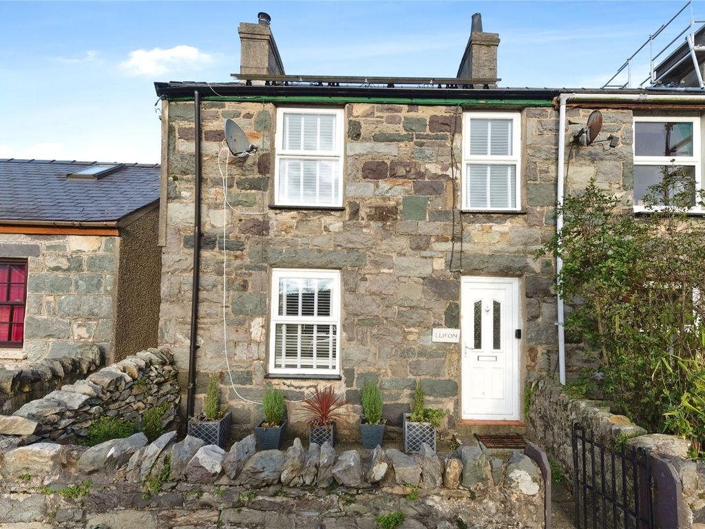 3 bed end terrace house for sale in Waunfawr, Caernarfon, Gwynedd LL55, £175,000