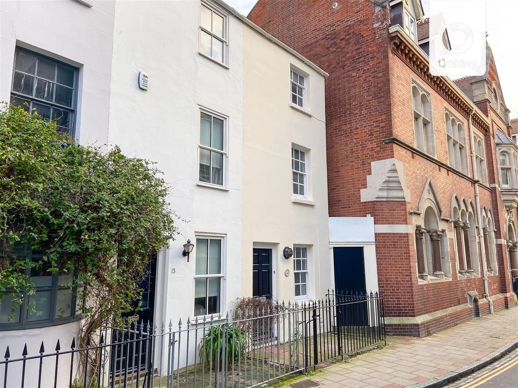 2 bed property for sale in Princes Street, Brighton BN2, £475,000