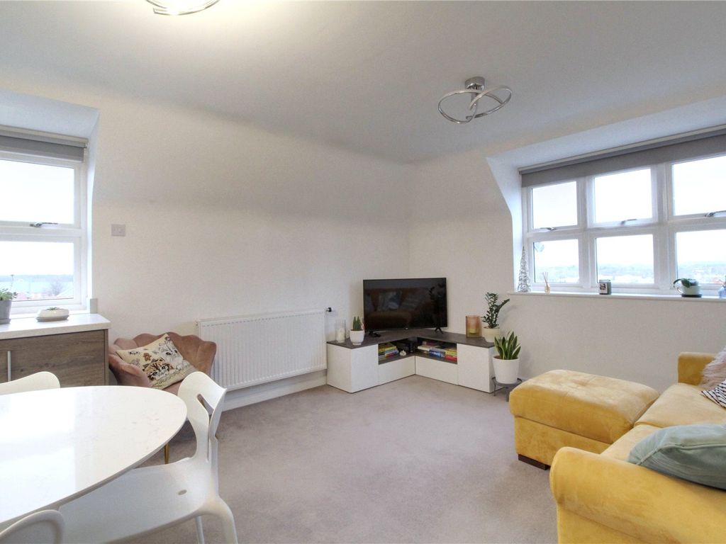 1 bed flat for sale in Ensor House, 17 Corunna Avenue, Wellesley, Aldershot GU11, £123,000