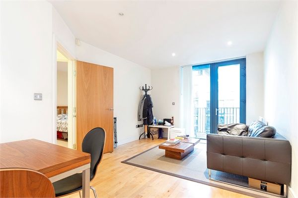 1 bed flat to rent in Antonine Heights, City Walk, London Bridge, London SE1, £1,950 pcm