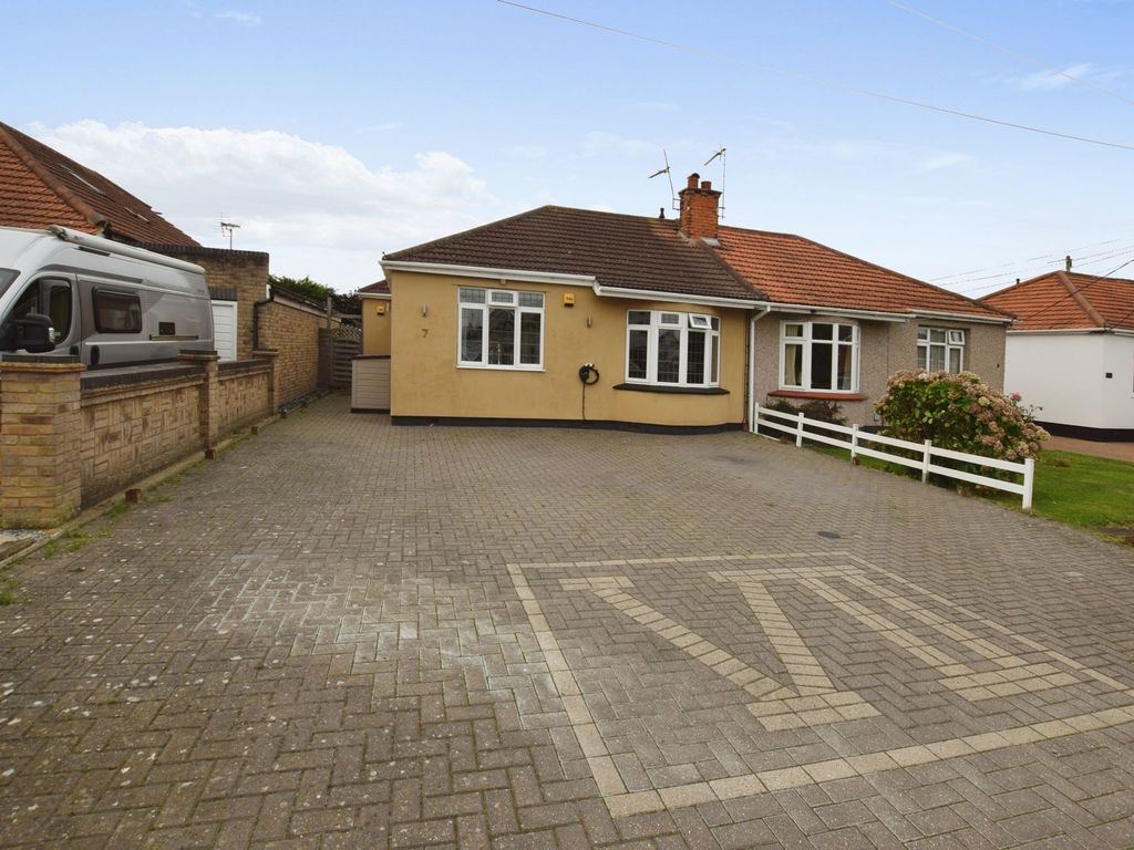 3 bed property for sale in York Avenue, Corringham SS17, £450,000
