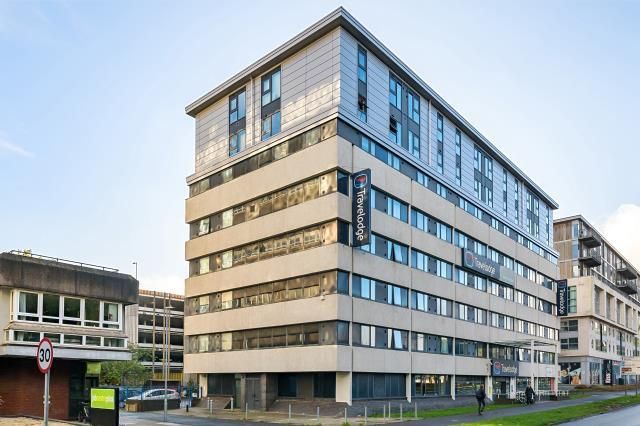 2 bed flat for sale in Swindon, Wiltshire SN1, £135,000