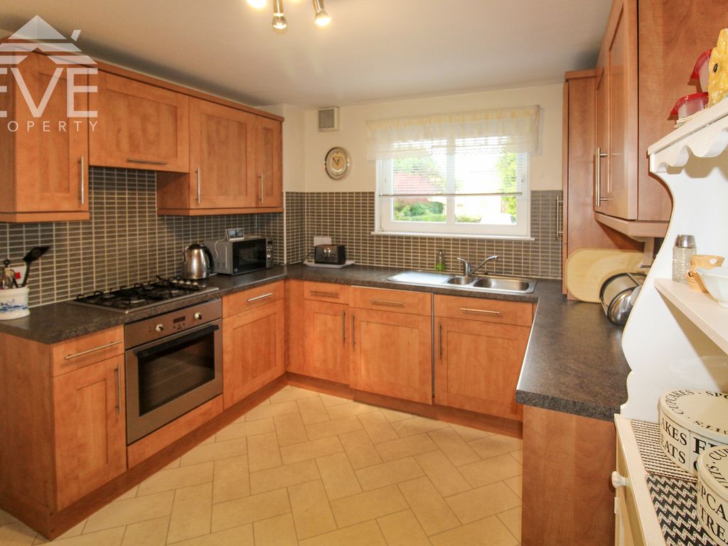 2 bed flat for sale in Strathleven Place, Dumbarton G82, £125,000