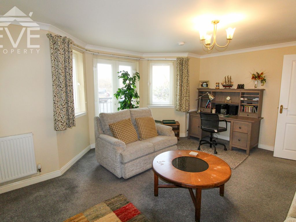 2 bed flat for sale in Strathleven Place, Dumbarton G82, £125,000