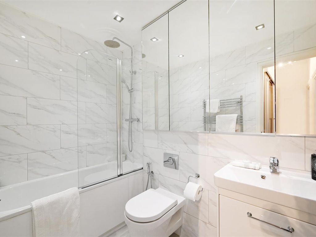 1 bed flat for sale in Rutland Gate, London SW7, £755,000