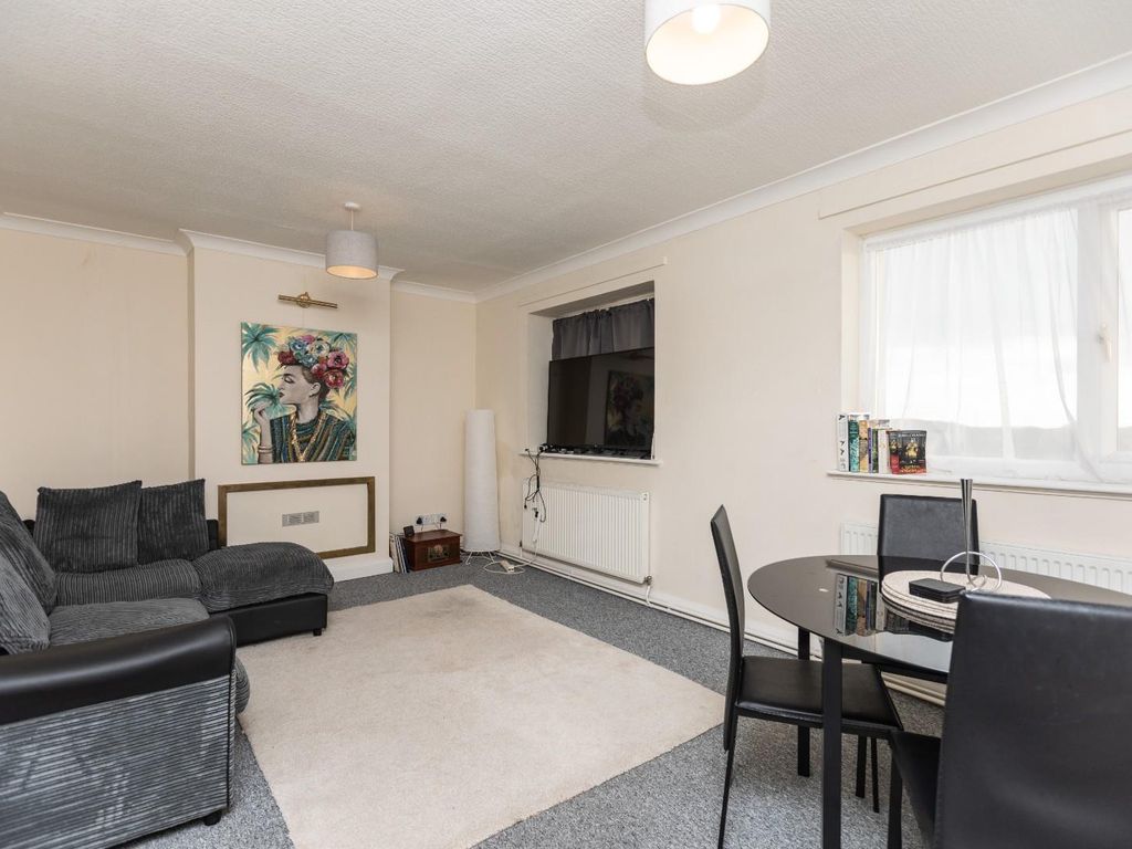 2 bed flat to rent in Wakefield Road, Swillington, Leeds LS26, £850 pcm