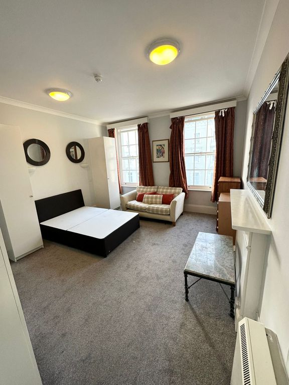 Studio to rent in St George's Dr, London SW1V, £1,550 pcm