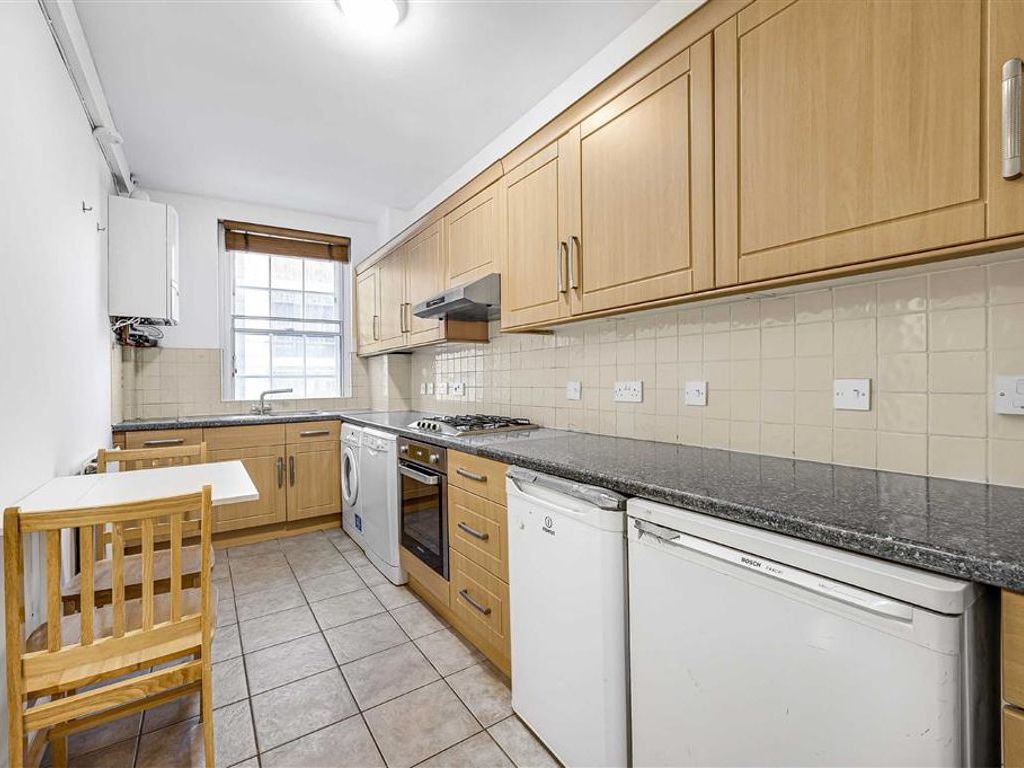 3 bed flat to rent in Great Cumberland Place, London W1H, £3,900 pcm