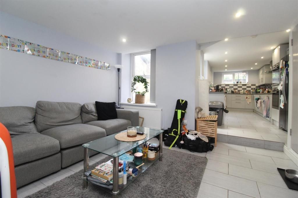 6 bed terraced house to rent in Kingsland Terrace, Treforest, Pontypridd CF37, £2,100 pcm