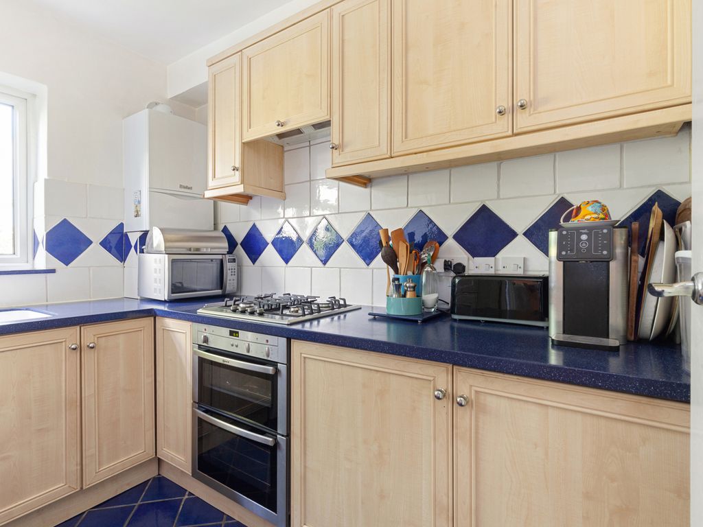 1 bed flat for sale in Delamere Road, London SW20, £390,000