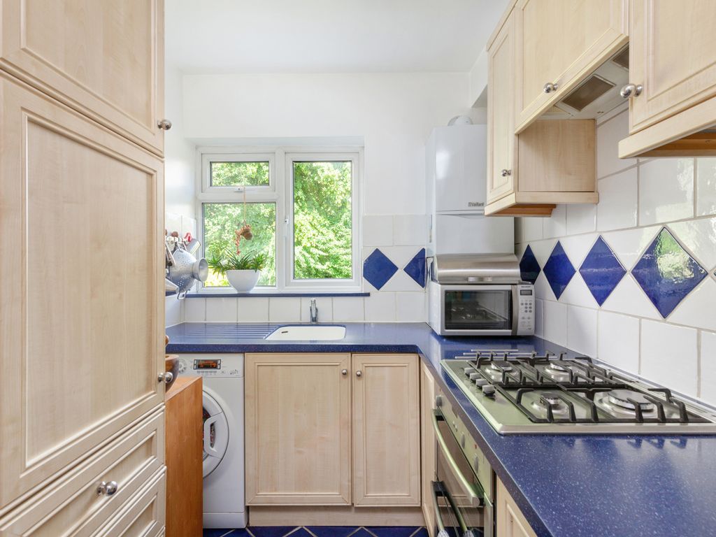 1 bed flat for sale in Delamere Road, London SW20, £390,000