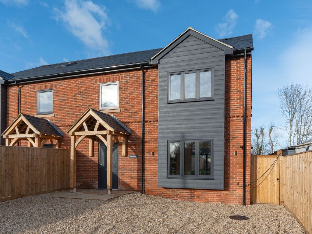 New home, 4 bed town house for sale in Oxford Road, Tiddington OX9, £675,000