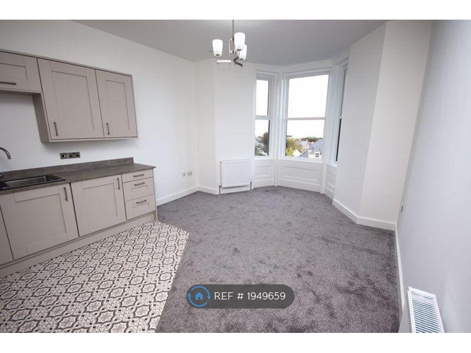 1 bed flat to rent in Fernbrook Road, Penmaenmawr LL34, £750 pcm