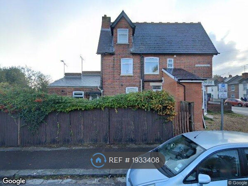 4 bed end terrace house to rent in Gosbrook Road, Caversham, Reading RG4, £1,900 pcm