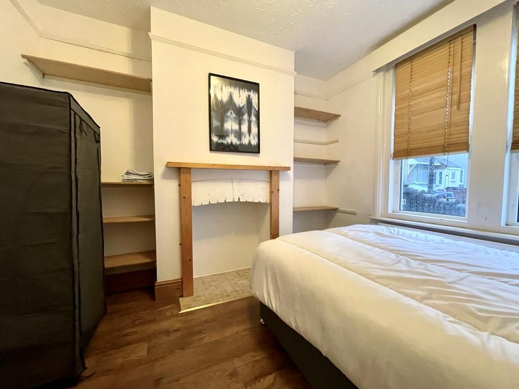 4 bed terraced house to rent in Edinburgh Street, Swindon SN2, £2,700 pcm