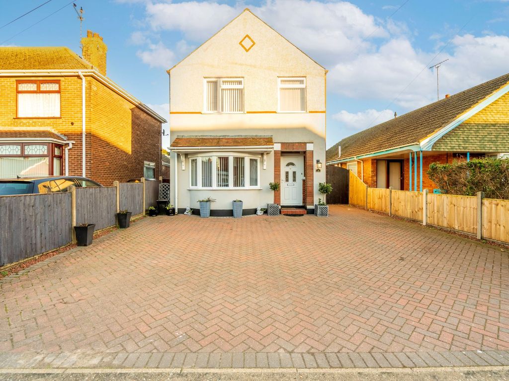 3 bed detached house for sale in Manor Road, Caister-On-Sea NR30, £340,000