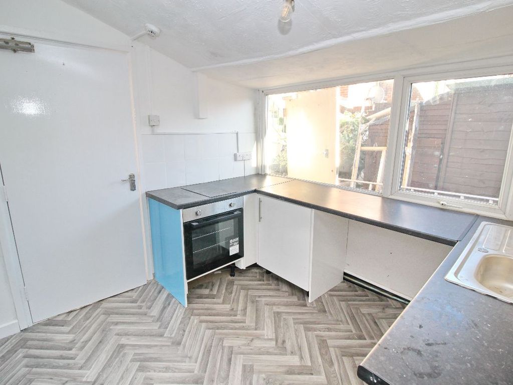 Studio to rent in Cottage Grove, Southsea PO5, £650 pcm