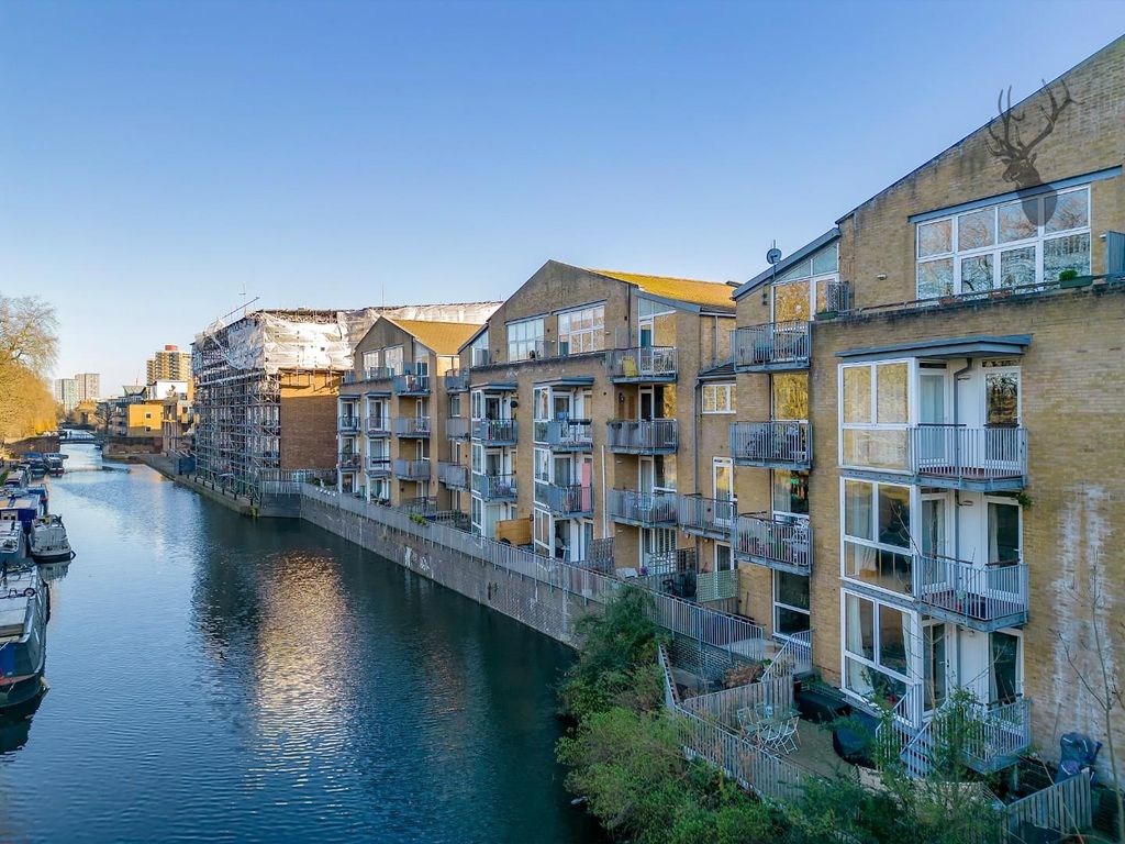 1 bed flat to rent in Printers Mews, London E3, £1,875 pcm