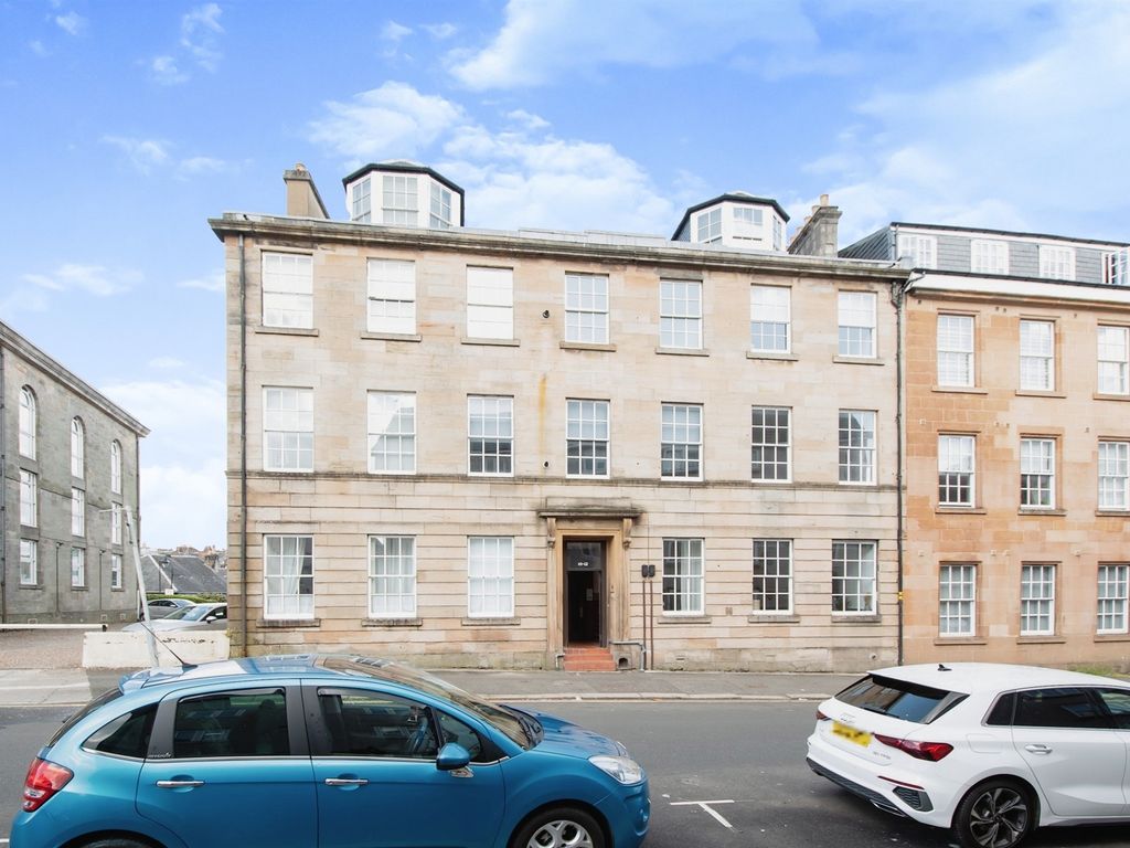 1 bed flat for sale in George Street, Paisley PA1, £70,000