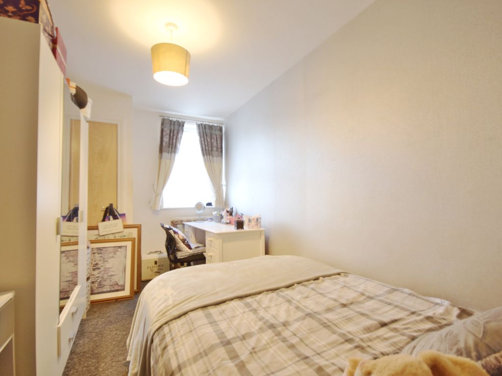 2 bed flat for sale in Stoke Green, Coventry CV3, £135,000